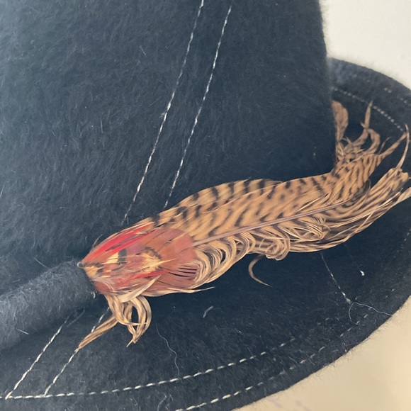 Vintage Fur Hat w Feather - Picture 3 of 7